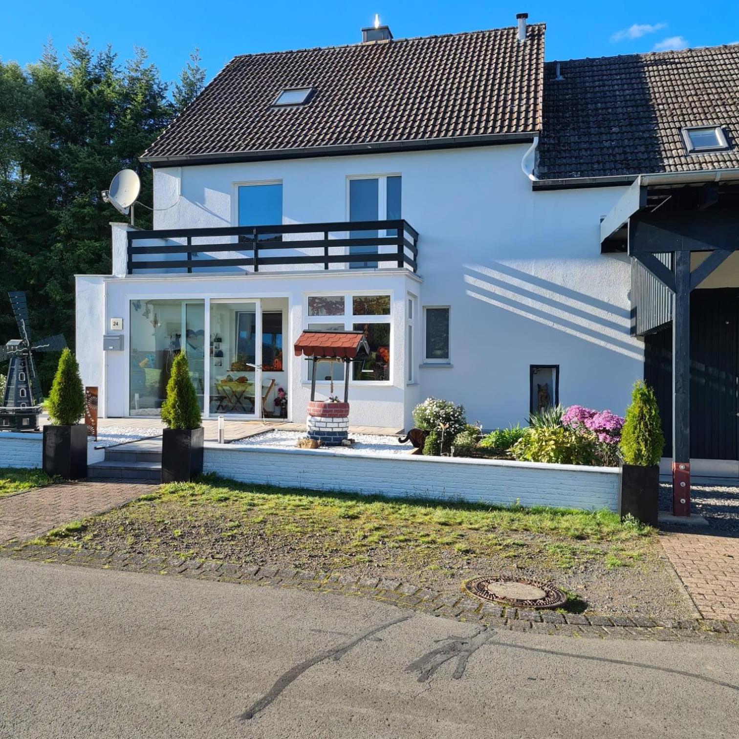 Guesthouse Wallenborn - Lodge Exterior photo